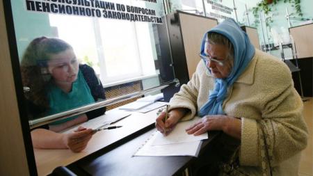 Уже с 1 октября пенсии в Украине увеличатся для 9 млн. пенсионеров - Гройсман