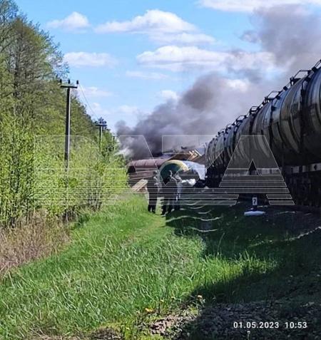 У Брянській області РФ зійшов з рейок потяг із нафтою, сталася пожежа, - ЗМІ
