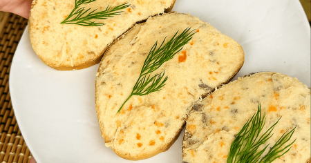 Паштет із оселедця та плавленого сиру: рецепт цікавого намащення