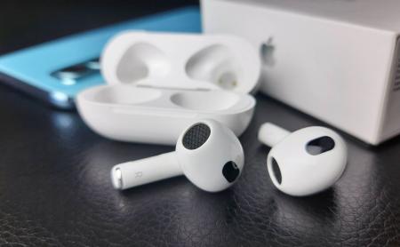 Кому не обойтись без новых AirPods?