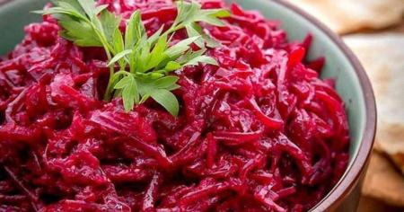 Секрет бурякового салату — в заправці: як приготувати смачну страву на сніданок, обід, вечерю