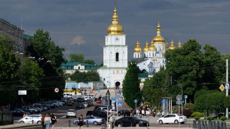 Класичне бабине літо з нюансом: яка погода буде в Україні на вихідних