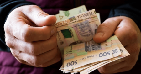Скільки потрібно заробляти, який мати стаж, щоб отримувати пенсію 20 тисяч гривень 2025 року