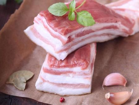 В Україні змінилися ціни на сало: скільки зараз коштує кілограм популярного продукту