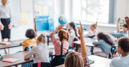 Від портфеля до форми: скільки коштує зібрати першокласника до школи 2025 року