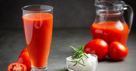 Смачно, як у дитинстві: простий рецепт томатного соку, який перевершить магазинний