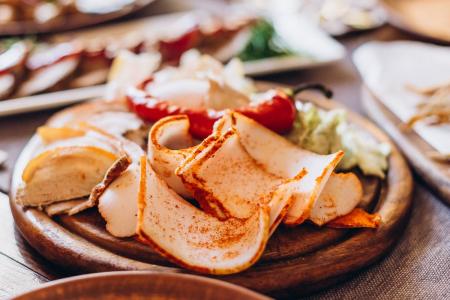 Як засолити сало по-українськи в банці: можна буде їсти губами