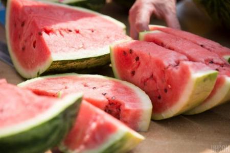Перші українські кавуни вже у продажу: скільки зараз коштує кілограм