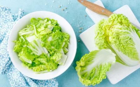 Сім рецептів салатів з пекінської капусти на всі смаки та випадки життя