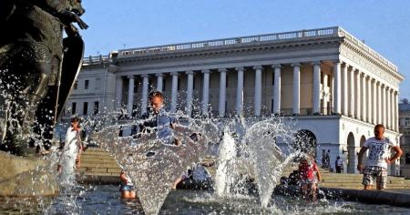 На Україну знову суне спека: синоптик назвав дати