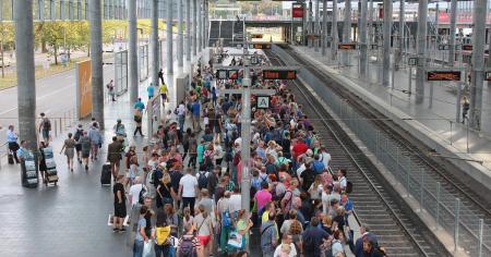 Чоловікам 18–24 років можуть дозволити виїзд за кордон – деталі