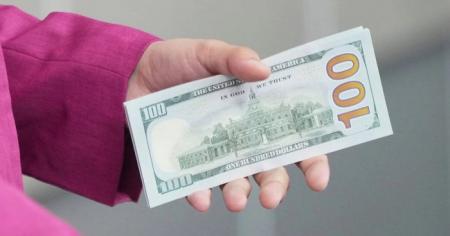 Що буде з доларом у травні: прогноз банкіра