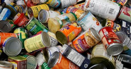 Продукти, які краще не купувати консервованими