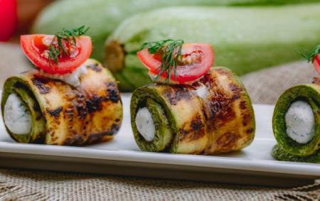 Дієтичні рулетики з кабачків: смачна ідея на вечерю без шкоди для фігури