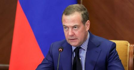 Медведєв накинувся з погрозами на НАТО через збивання дронів над Україною