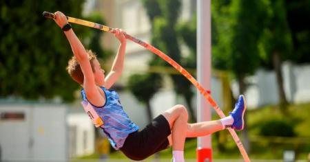 12-річний український стрибун з жердиною побив віковий рекорд Дюплантіса – швед відреагував