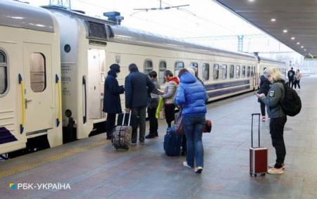 Повернення біженців в Україну відкладається ще на рік: оновлений прогноз НБУ