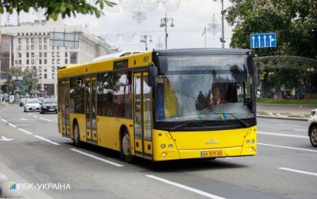 У Києві до кінця літа проїзд для школярів у громадському транспорті буде платним