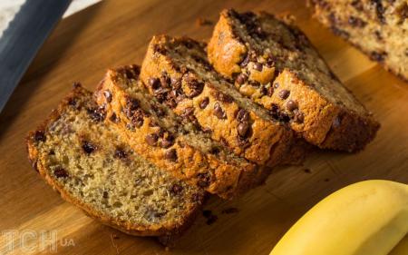 Вологий шоколадно-банановий хліб: смачний та простий рецепт