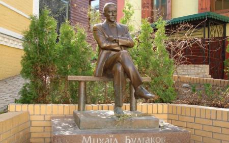 Булгаков – символ російської імперської політики, а пам'ятники йому – пропаганда: висновок УІНП