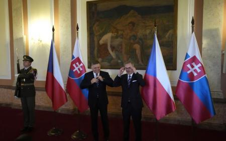 Як війна в Україні розколола чехів і словаків: WP — про розбіжності між Фіцо та Фіалою