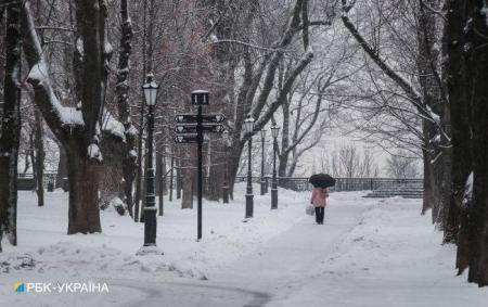 На півночі мокрий сніг, ожеледиця майже в усіх областях: погода на 16 грудня