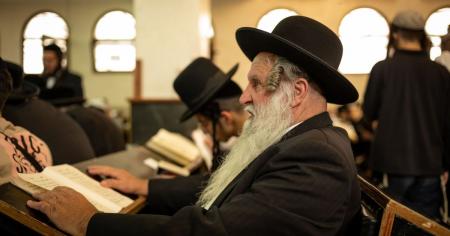 Сміття, захмарні ціни на оренду та нехтування тривогою: як хасиди святкують в Умані