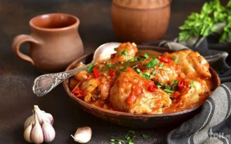 Курка по-каталонськи: рецепт соковитого мʼяса