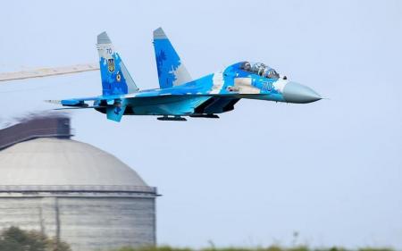 Чому насправді українські Су-27 стоять просто неба, а не в укриттях: пояснення Defense Express