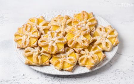 Слойки з ананасом: рецепт смачної та ефектної випічки