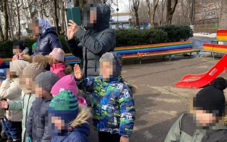 Не сподобався колір лавок: у РФ пенсіонер написав донос на дитячий садок через 