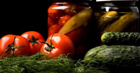 Які продукти небезпечно консервувати вдома: поради від експертів