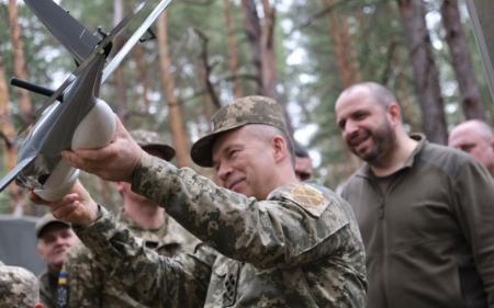 “Вороги відчують”: Сирський та Умєров оцінили можливості нових українських дронів