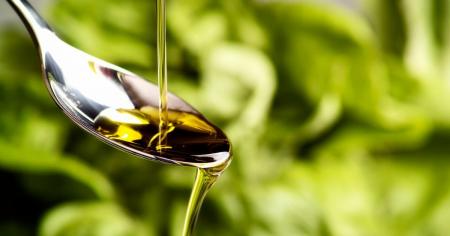 Для довголіття та ясного розуму: яку рослинну олію обов’язково треба вживати після 50 років