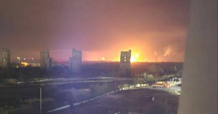 У російському Саратові дрони атакували місцевий НПЗ, там зайнялася пожежа