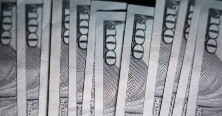 Що буде з курсом долара і євро в червні: банкір повідомив, до чого готуватися