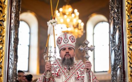 Лавра звикає до молитви українською: вже вдруге очільник ПЦУ Епіфаній звершив літургію в Успенському соборі
