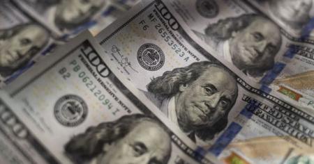 Удар по валюті: мита Трампа обвалили долар, але це не кінець