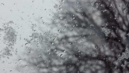 У понеділок в Україні прогнозують до 8° тепла, подекуди з мокрим снігом і дощем