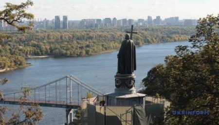 В Україні у неділю майже без опадів, вдень прогріє до +26°