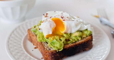 Як приготувати ідеальні яйця пашот: кулінарний секрет від зіркових кухарів