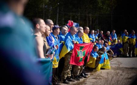 Обмін полоненими: додому повернулися 23 азовці