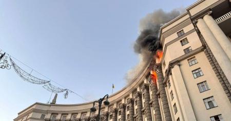 Удар по Кабміну: стало відомо, чим Росія влучила в урядову будівлю