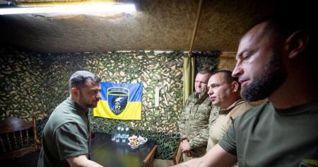 Зеленський побував на фронті та пообіцяв реагувати на іноземних найманців