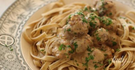 Паста з мітболами у соусі: рецепт страви, яка закохує з першого шматочку