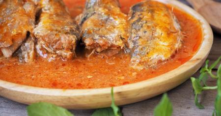 Суп із кільки в томатному соусі: дуже швидкий рецепт