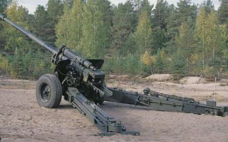 Росіяни розконсервували рідкісні гармати М-46 нестандартного калібру: що про них відомо