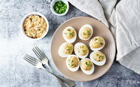 Фаршировані яйця з тунцем: оригінальна альтернатива салату 