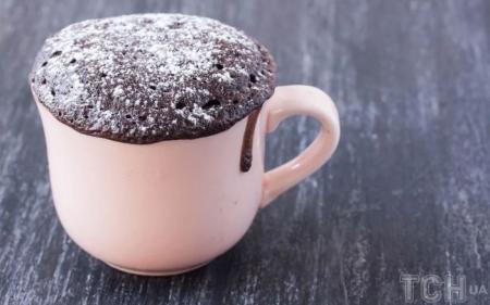 Шоколадний кекс у мікрохвильовій печі: смачний десерт за п'ять хвилин