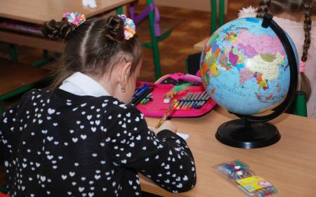 Школи Києва відновлюють навчання після тривалих зимових канікул: що відомо